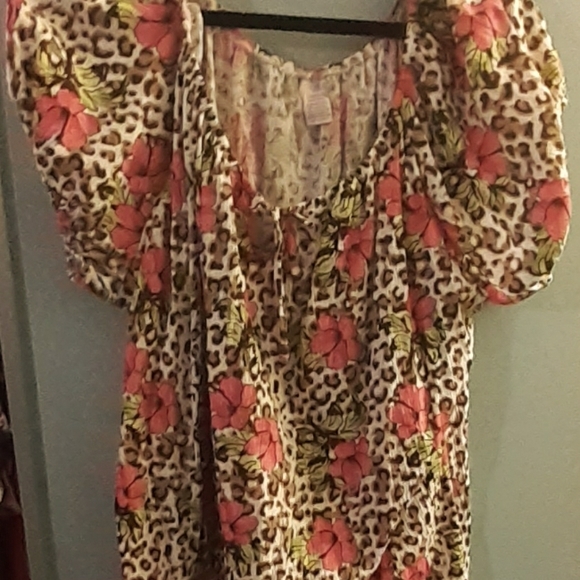 Bobbie Brooks Tops - 2x pink floral cheetah peasant top